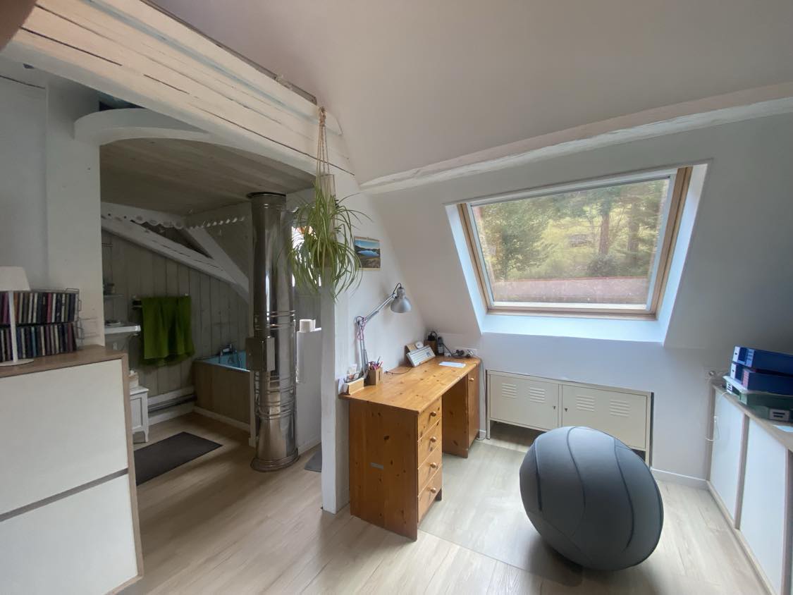 Aménagement de combles avec isolation et cloisons réalisé par ConForTravaux dans le Haut-Rhin